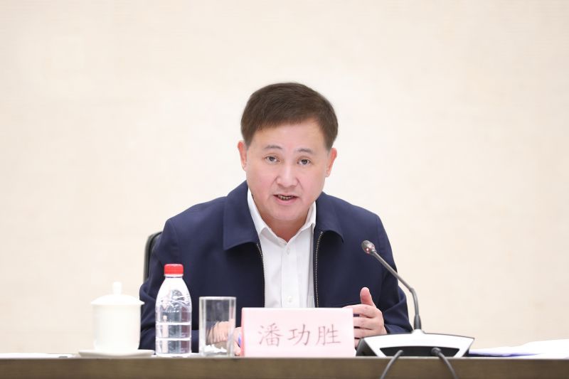 中国人民银行行长潘功胜主持召开金融支持实体经济座谈会