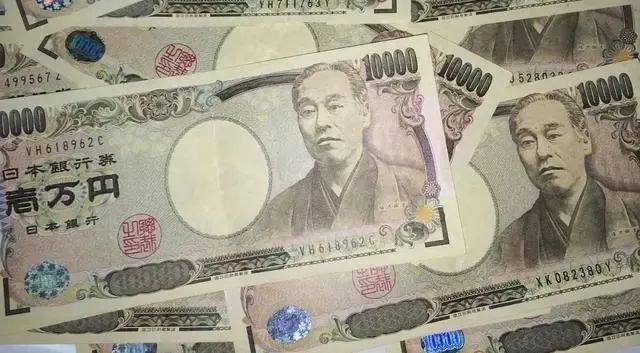 36万亿美债崩盘倒计时：比特币即将冲破历史天价！  或  美债核爆级危机！比特币或成36万亿风暴中的终极避风港  或  36万亿美债火山喷发：比特币将改写全球财富格局！